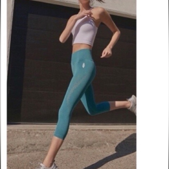 NWOT Free People Movement High-Rise Cropped Good Karma Leggings Sz M/L - Picture 1 of 9